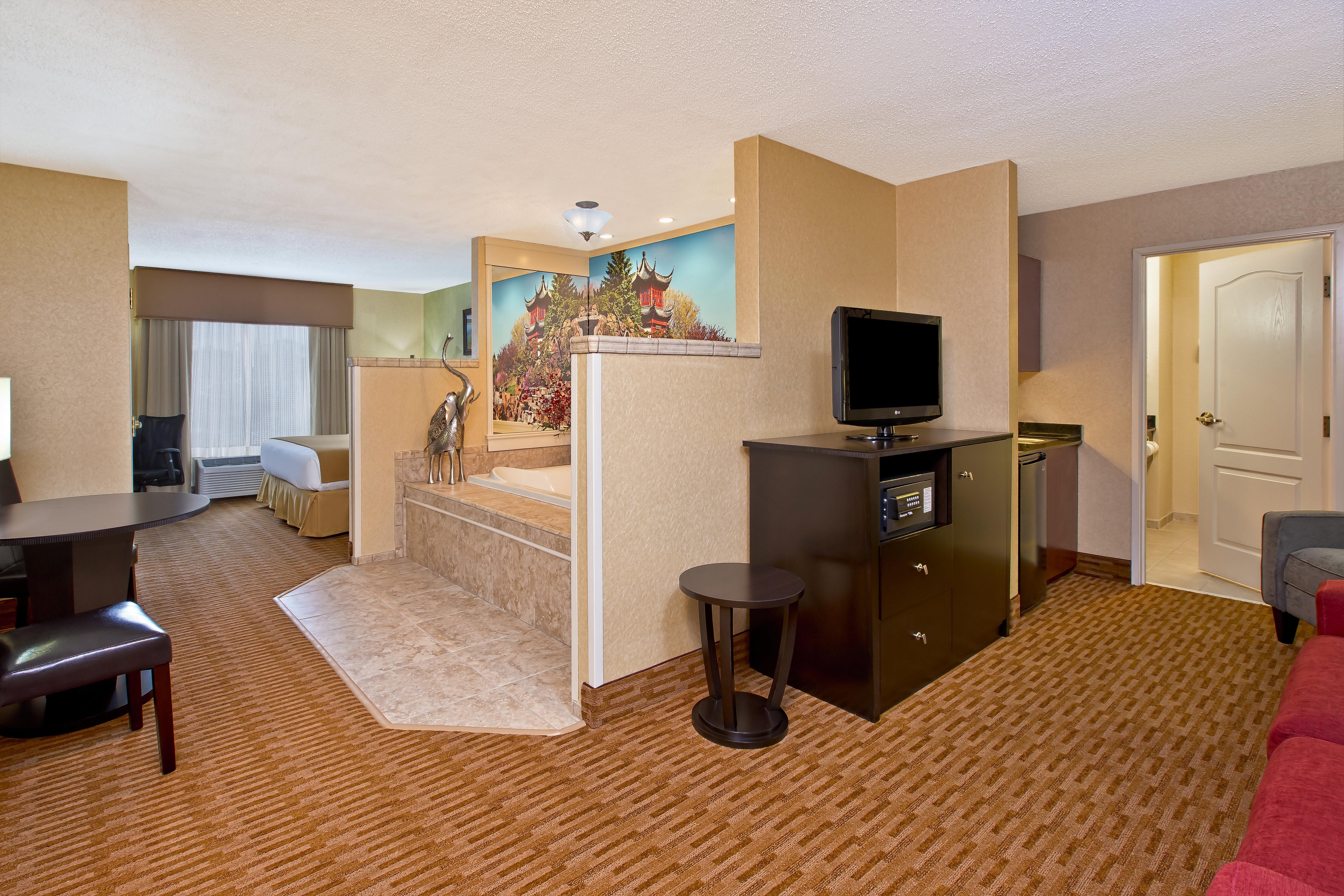 Holiday Inn Express & Suites - Sharon-Hermitage By Ihg West Middlesex Exterior photo