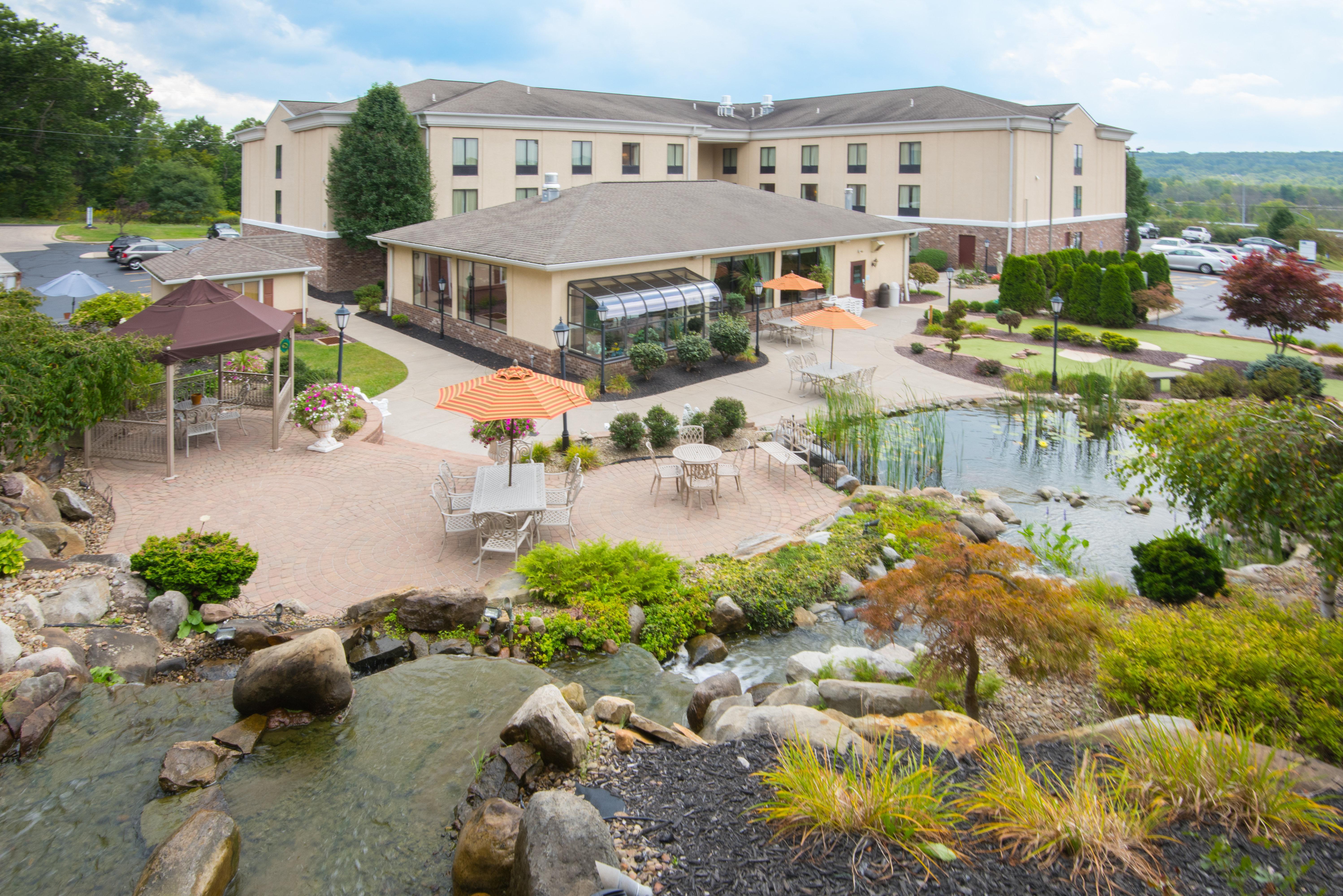 Holiday Inn Express & Suites - Sharon-Hermitage By Ihg West Middlesex Exterior photo